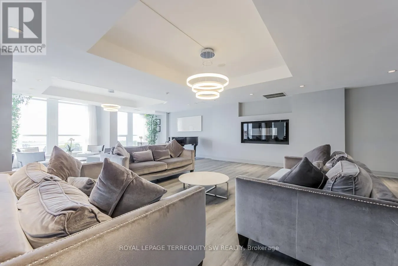 1009 - 628 FLEET STREET