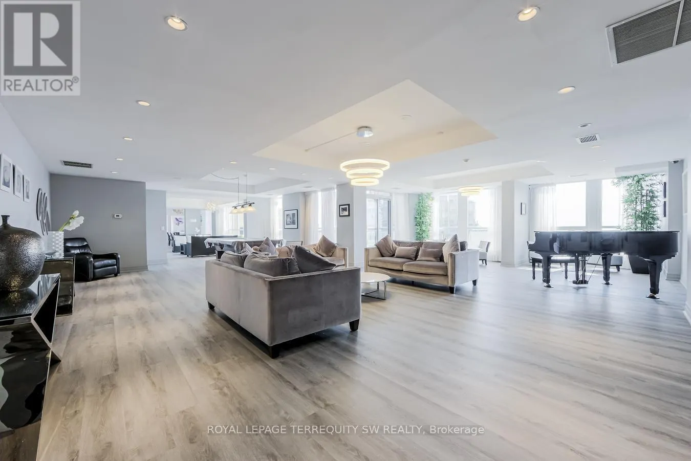 1009 - 628 FLEET STREET
