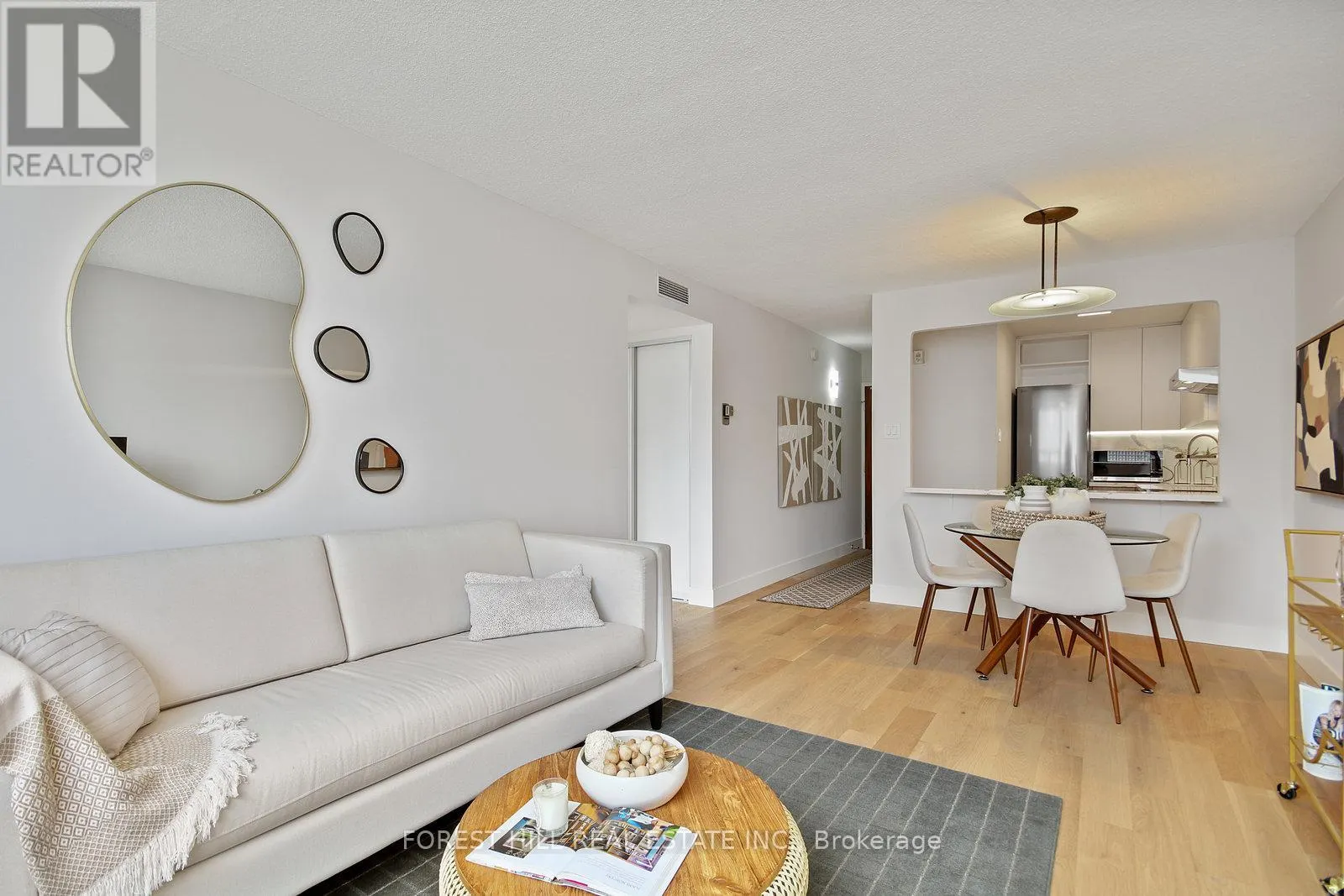 1604 - 914 YONGE STREET