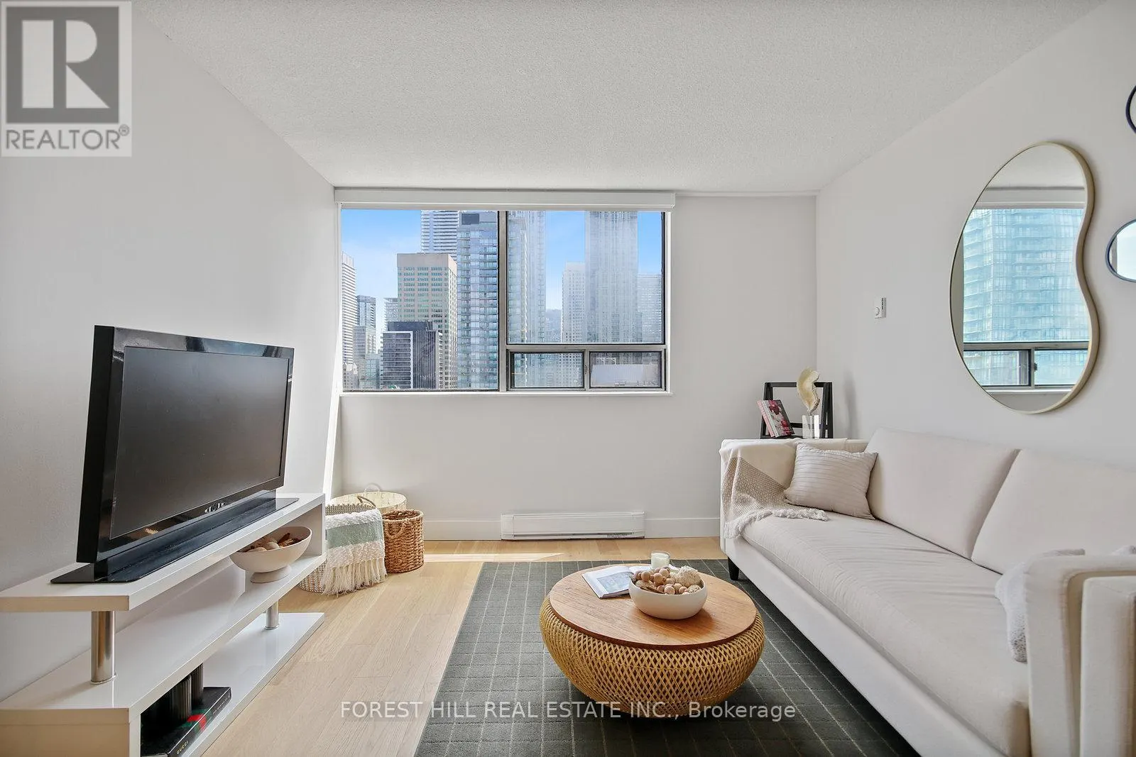 1604 - 914 YONGE STREET