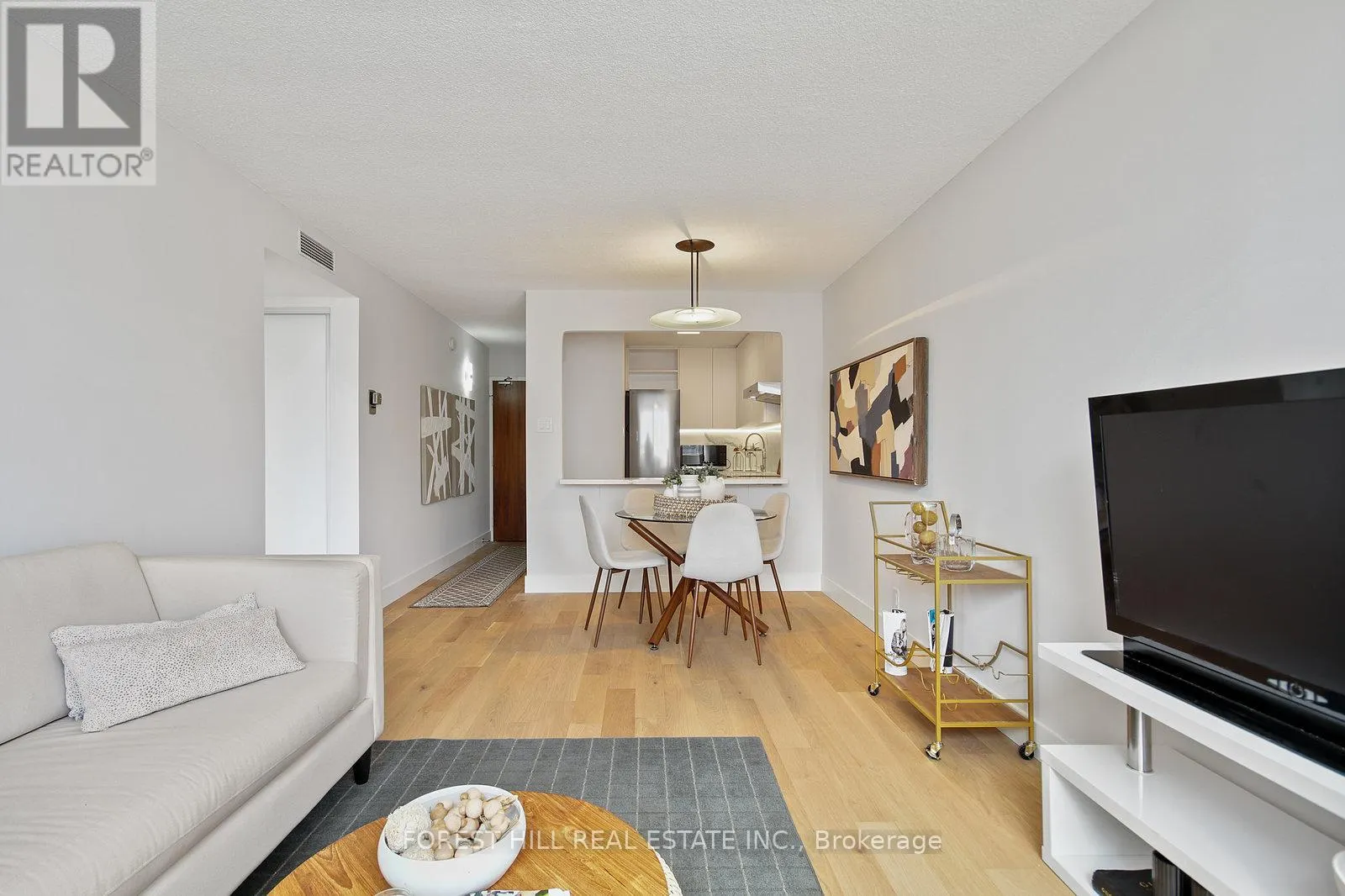 1604 - 914 YONGE STREET