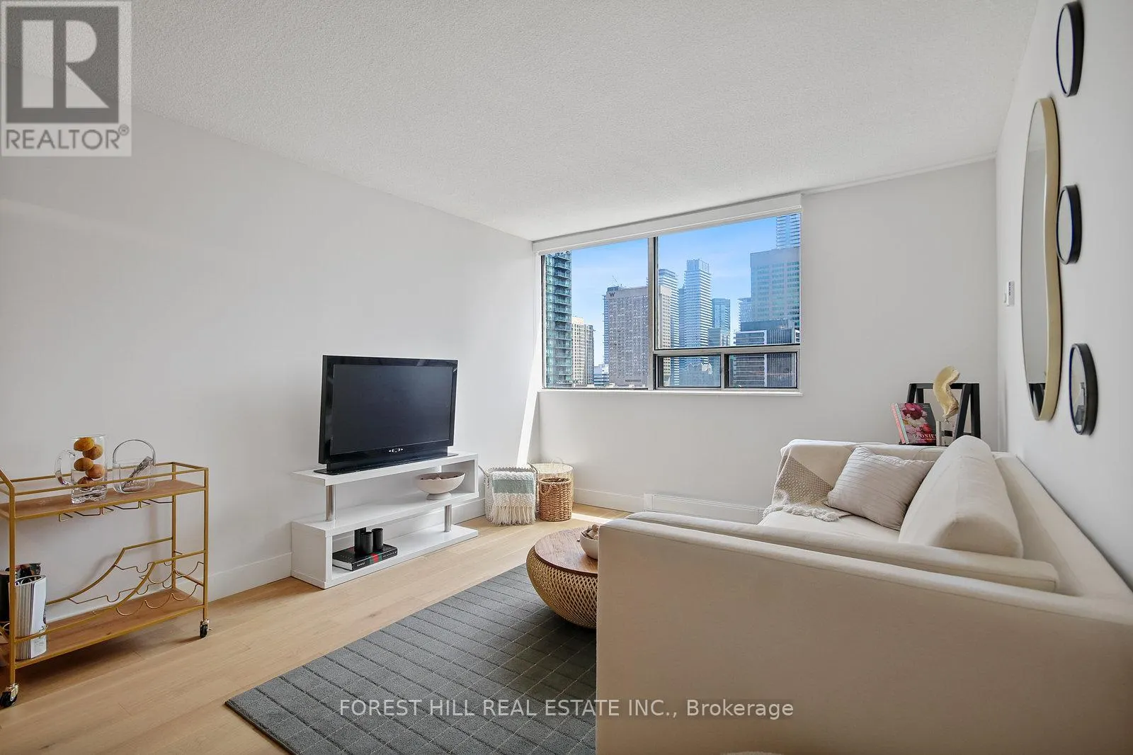1604 - 914 YONGE STREET