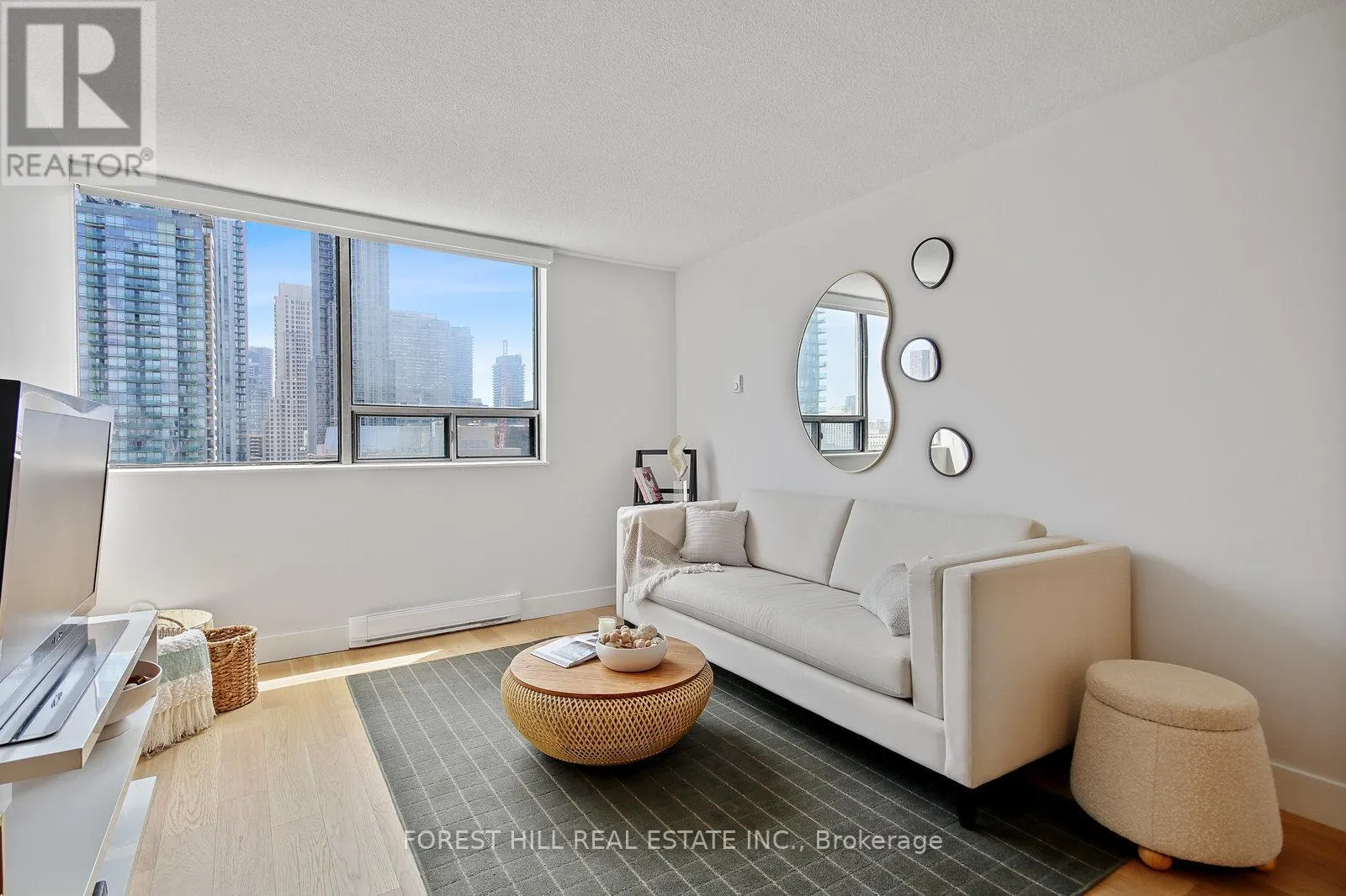 1604 - 914 YONGE STREET