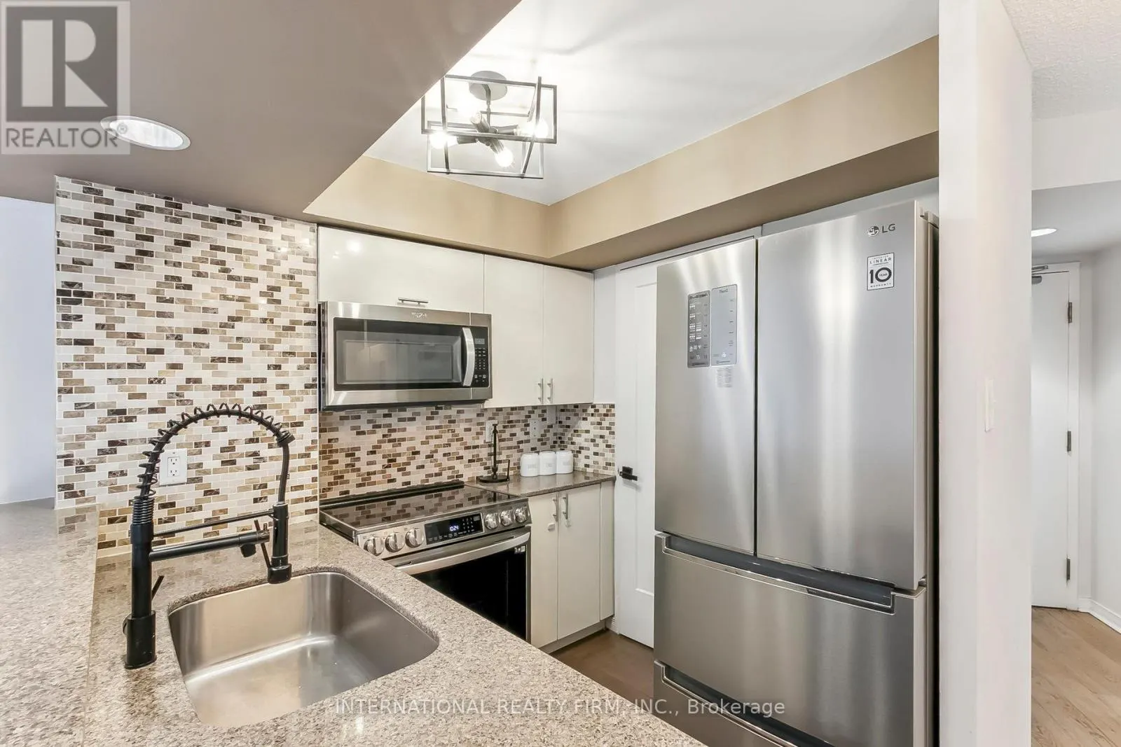 628 - 801 KING STREET W
