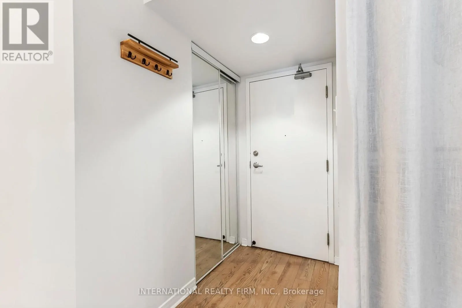 628 - 801 KING STREET W