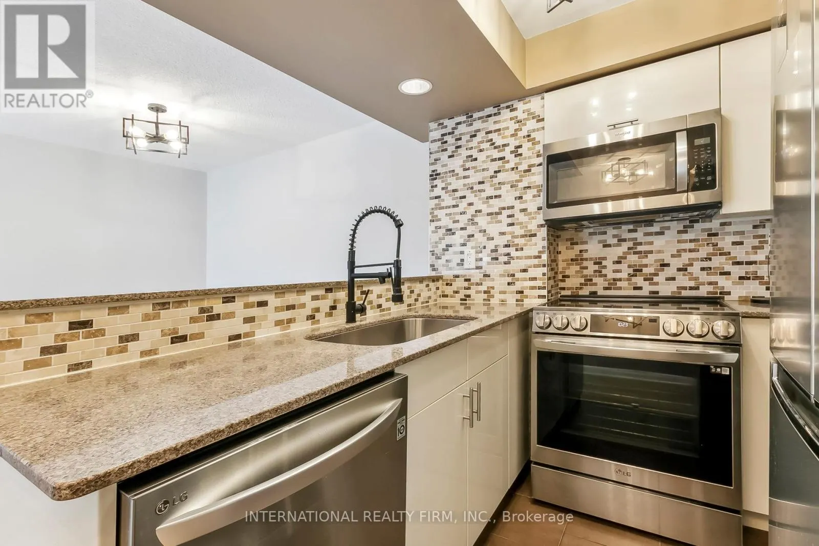 628 - 801 KING STREET W
