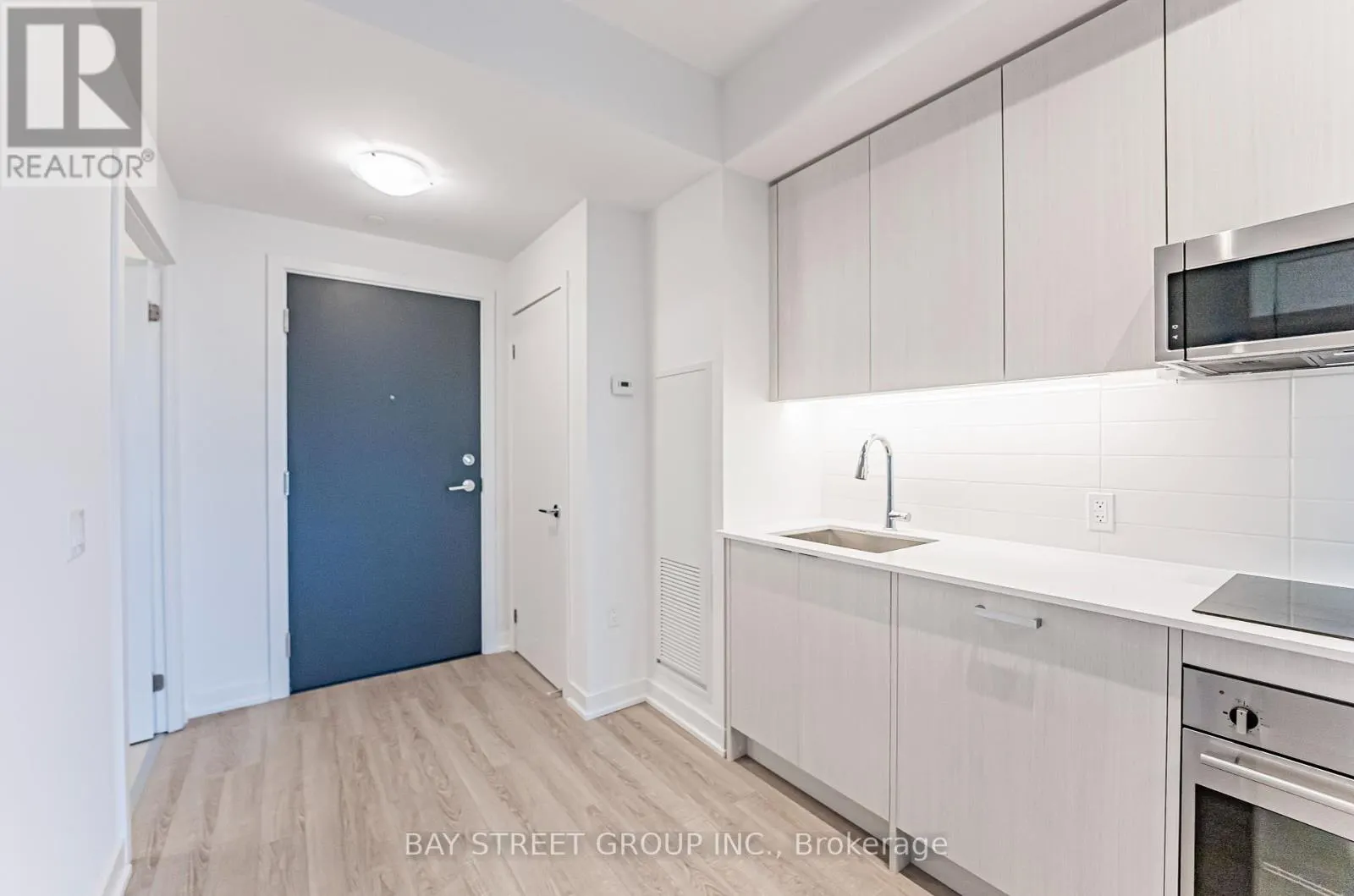 526 - 250 LAWRENCE AVENUE W