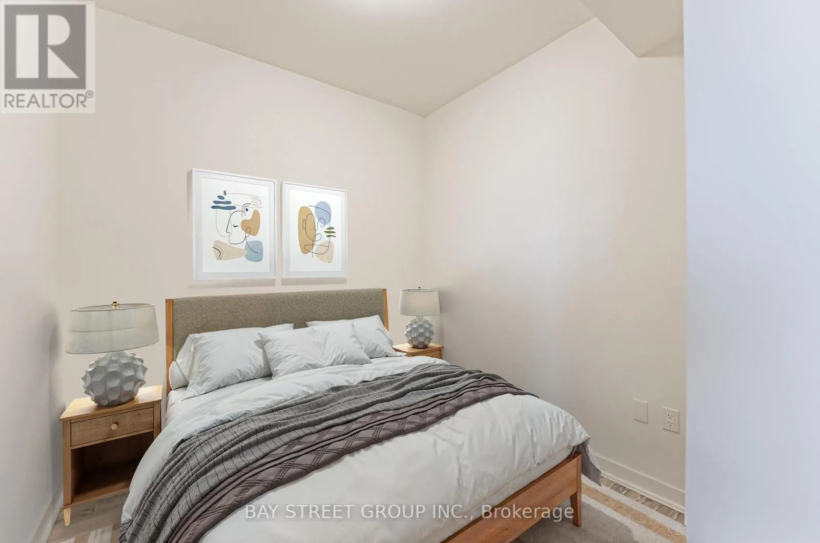 526 - 250 LAWRENCE AVENUE W