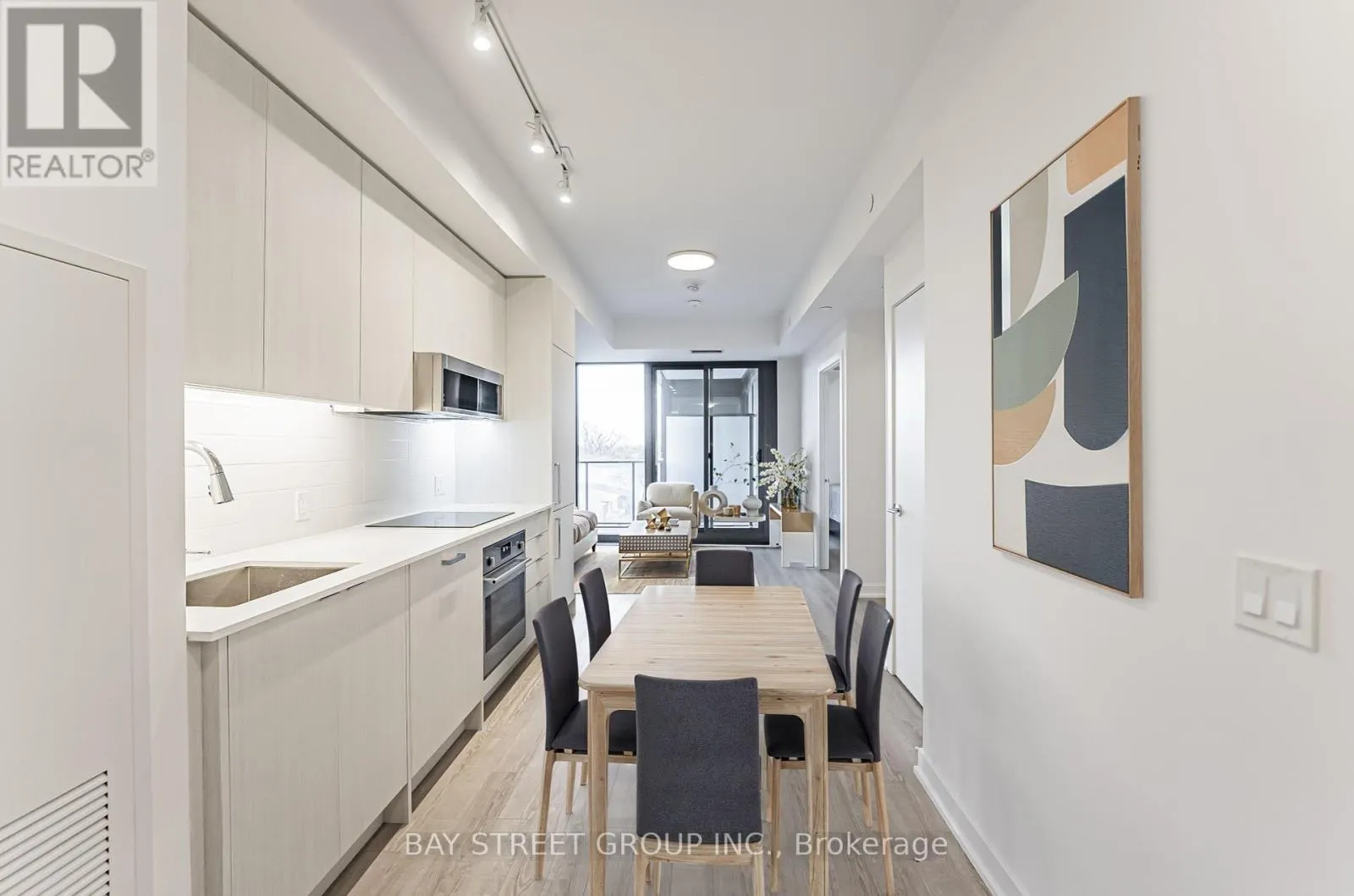 526 - 250 LAWRENCE AVENUE W
