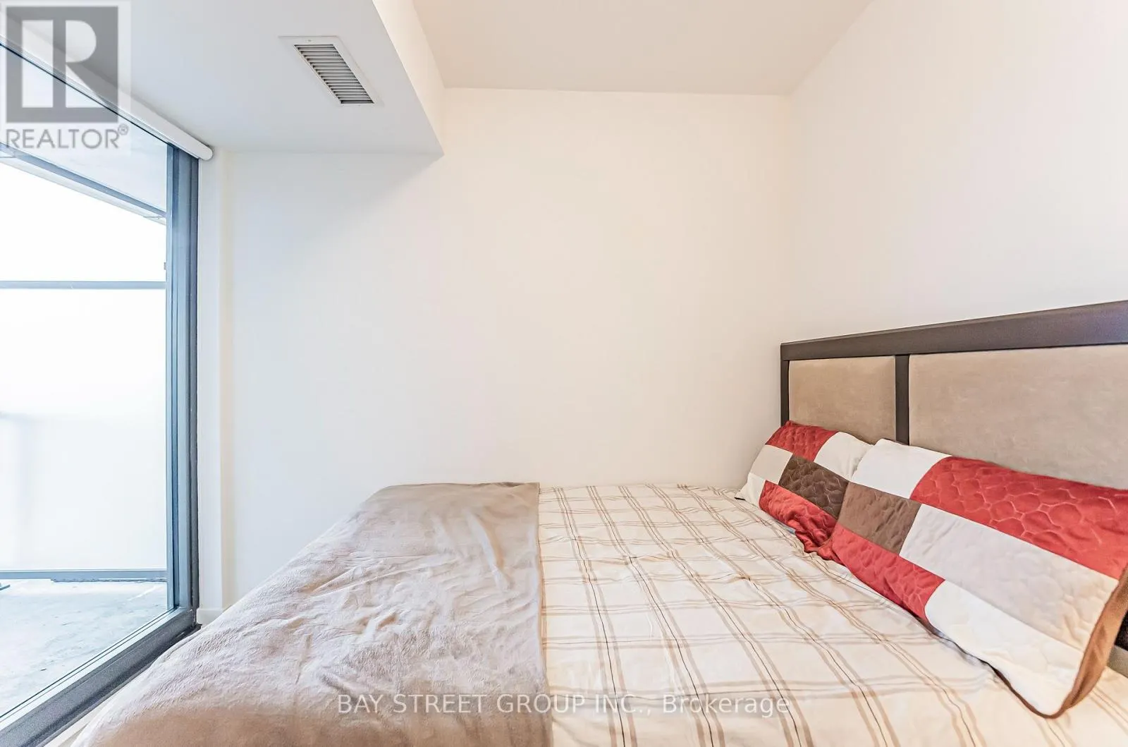 526 - 250 LAWRENCE AVENUE W
