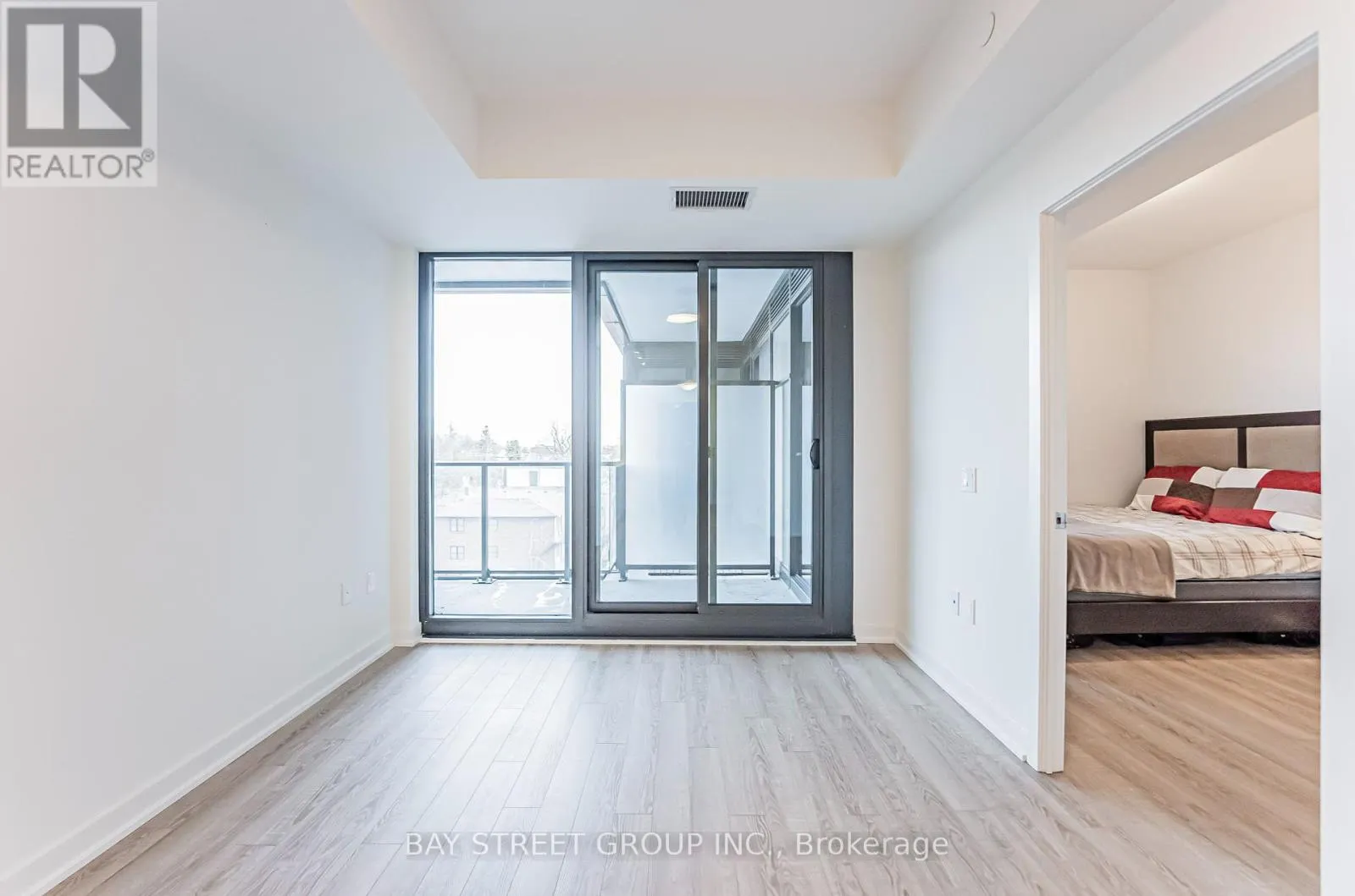 526 - 250 LAWRENCE AVENUE W