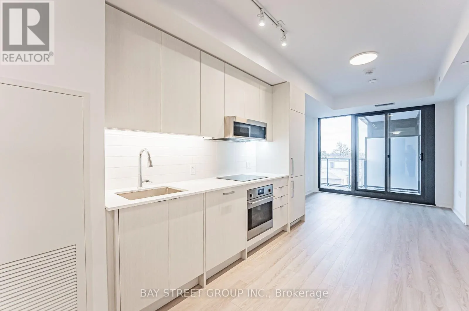 526 - 250 LAWRENCE AVENUE W