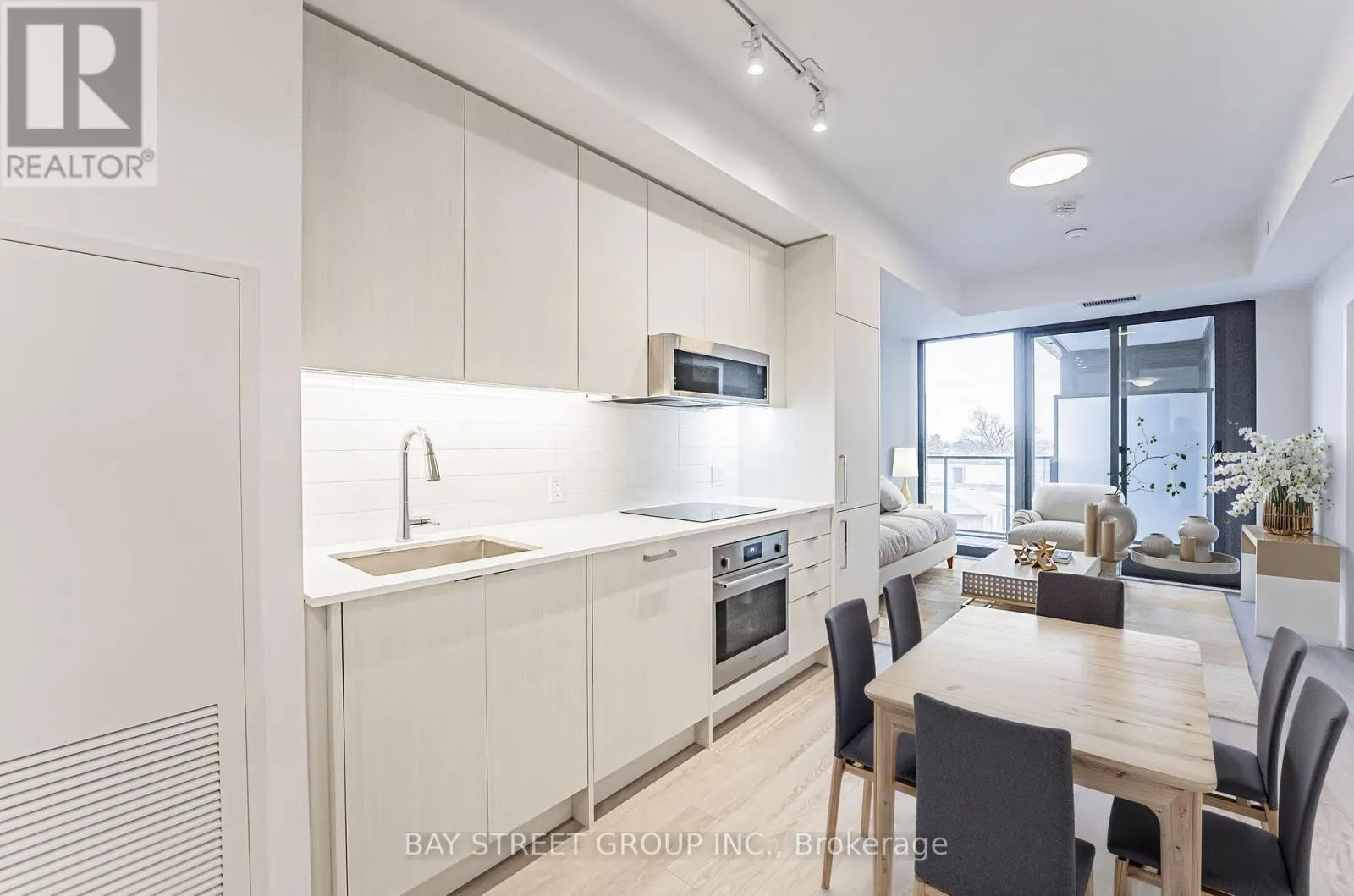526 - 250 LAWRENCE AVENUE W