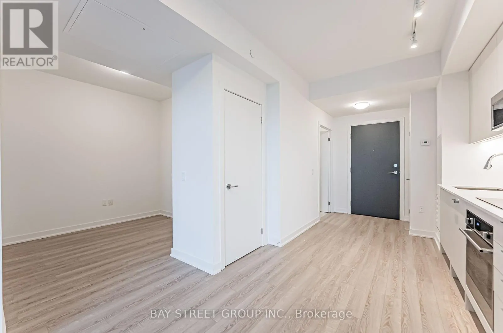 526 - 250 LAWRENCE AVENUE W