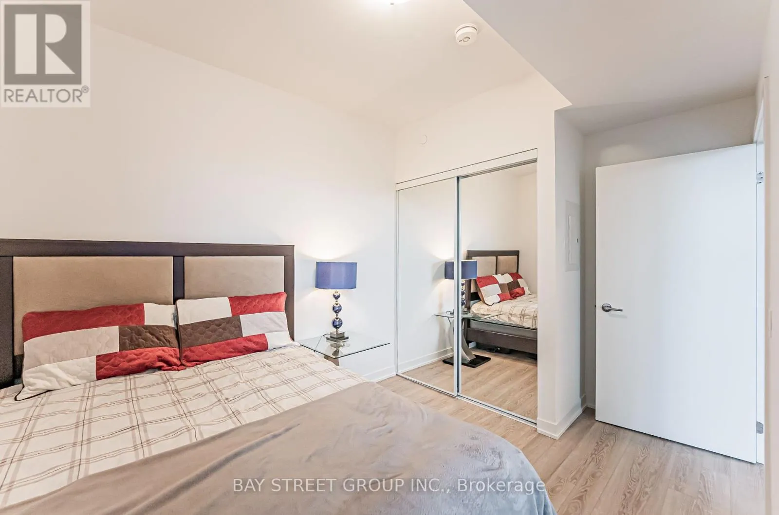 526 - 250 LAWRENCE AVENUE W