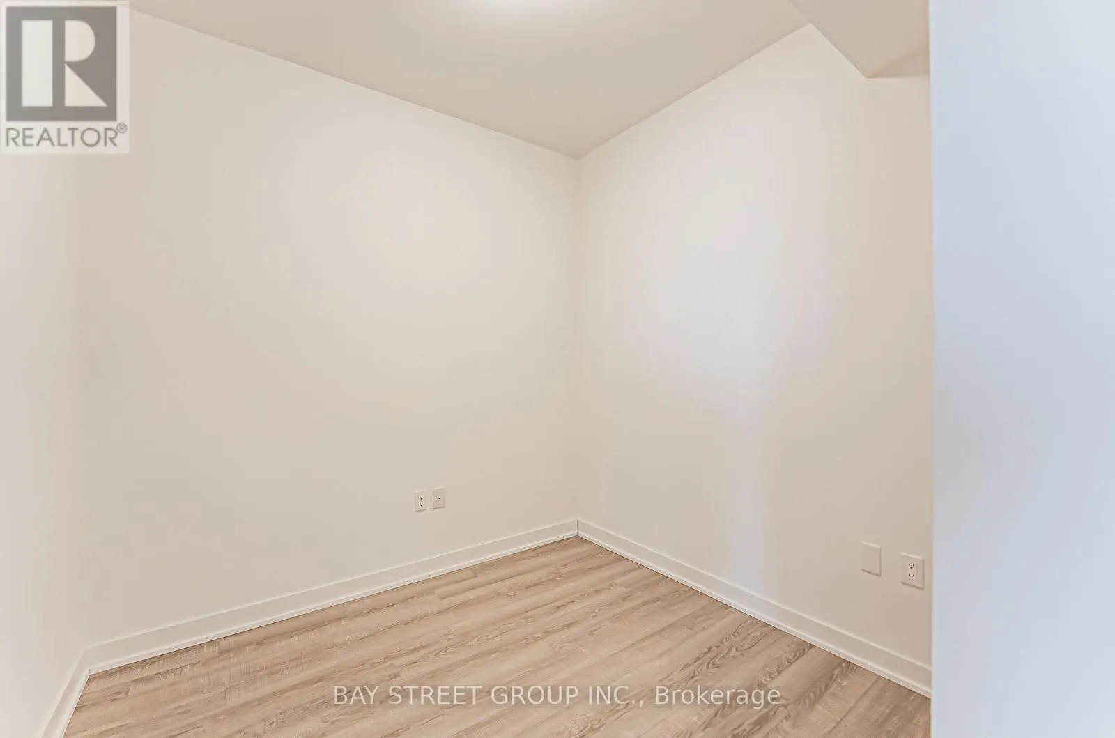 526 - 250 LAWRENCE AVENUE W