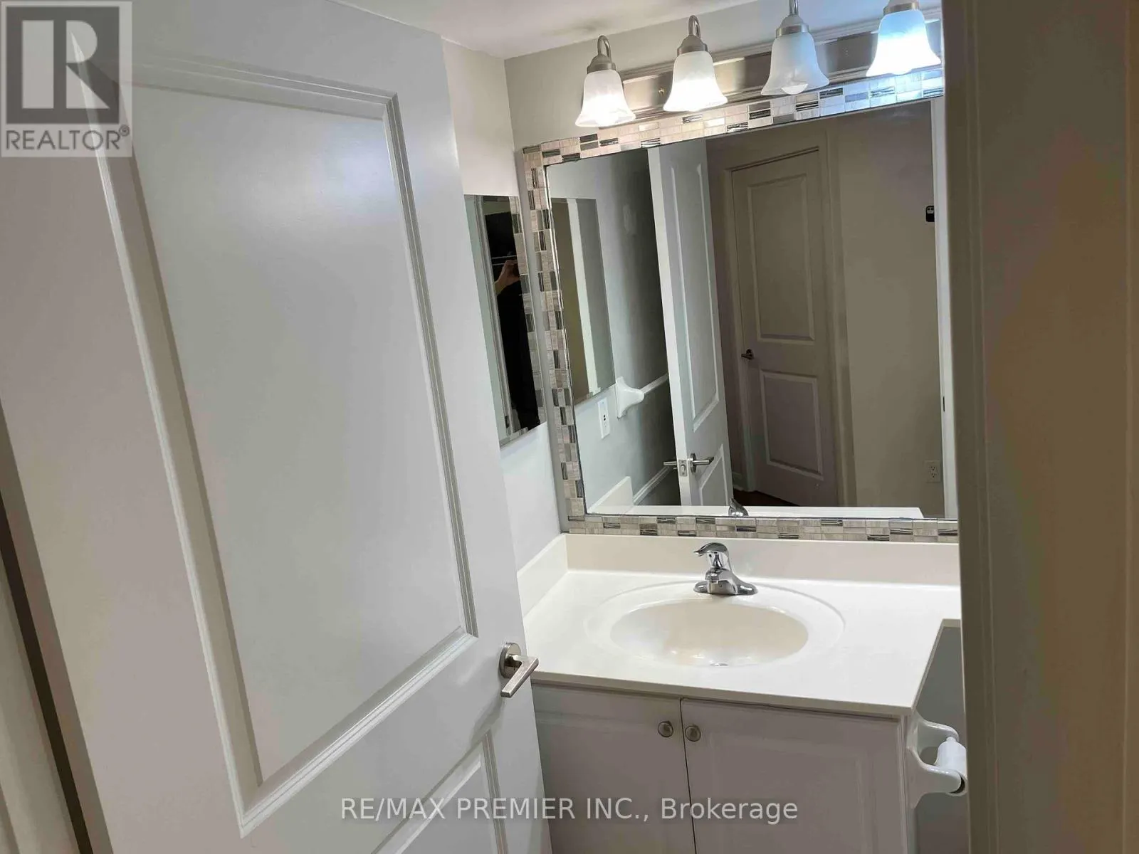 2915 - 4978 YONGE STREET