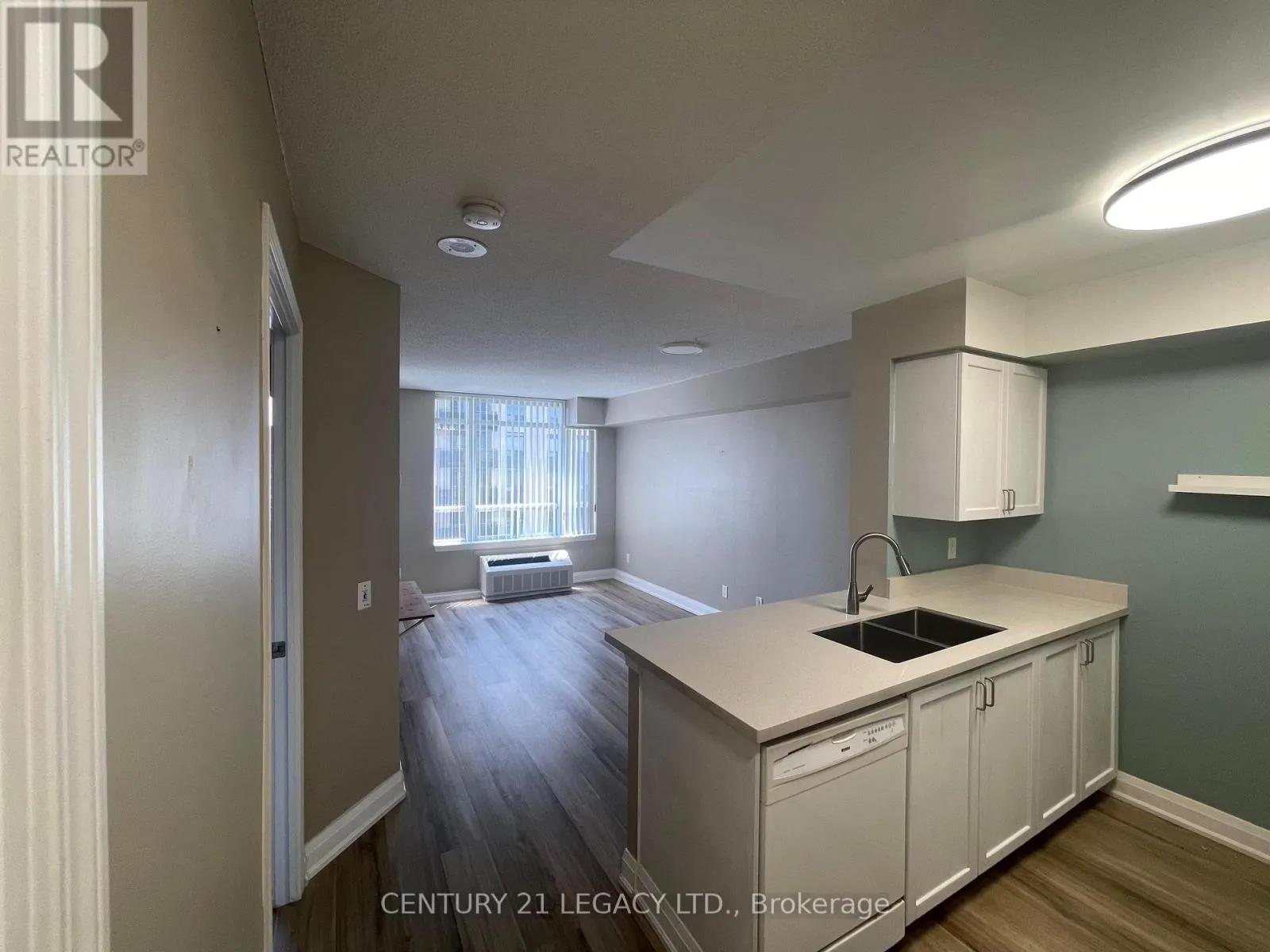 1702 - 155 BEECROFT ROAD