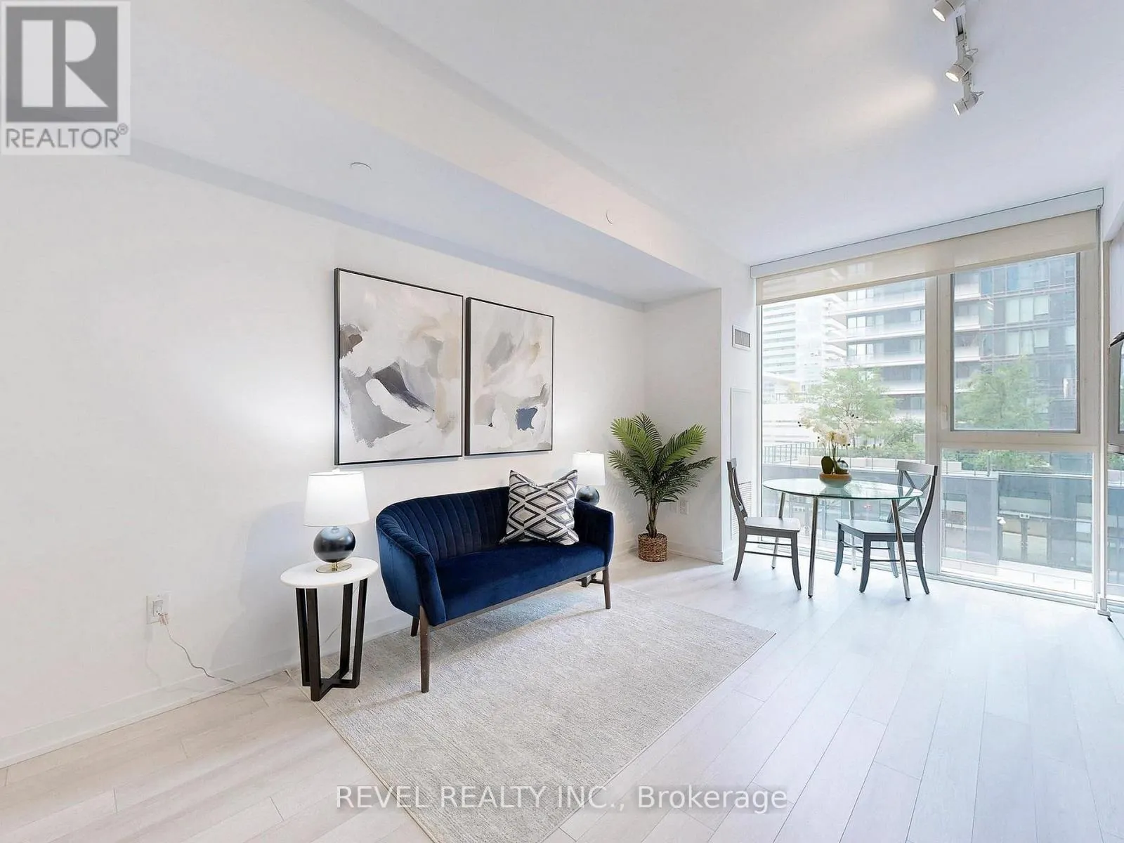 705 - 357 KING STREET W, #705