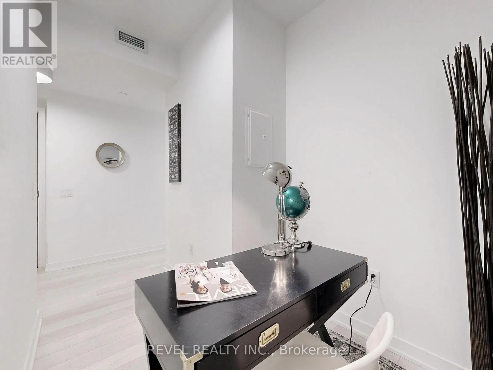 705 - 357 KING STREET W, #705