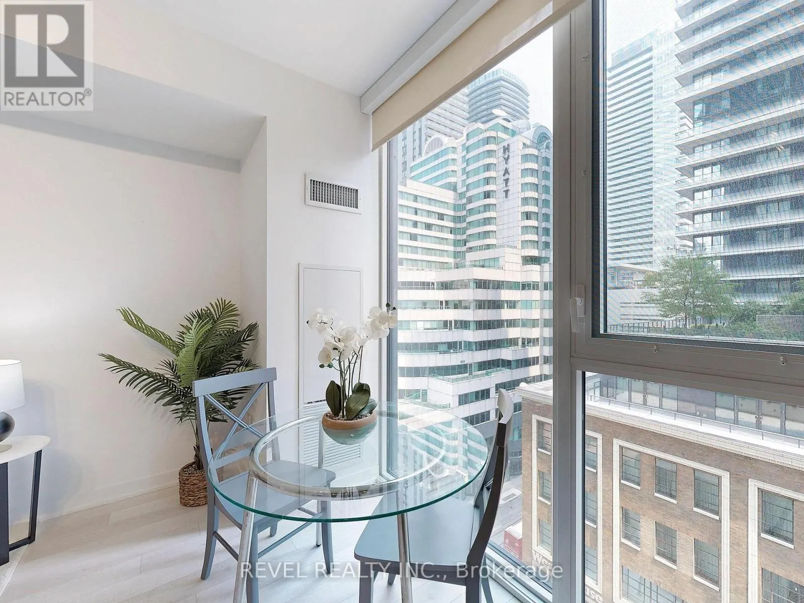 705 - 357 KING STREET W, #705