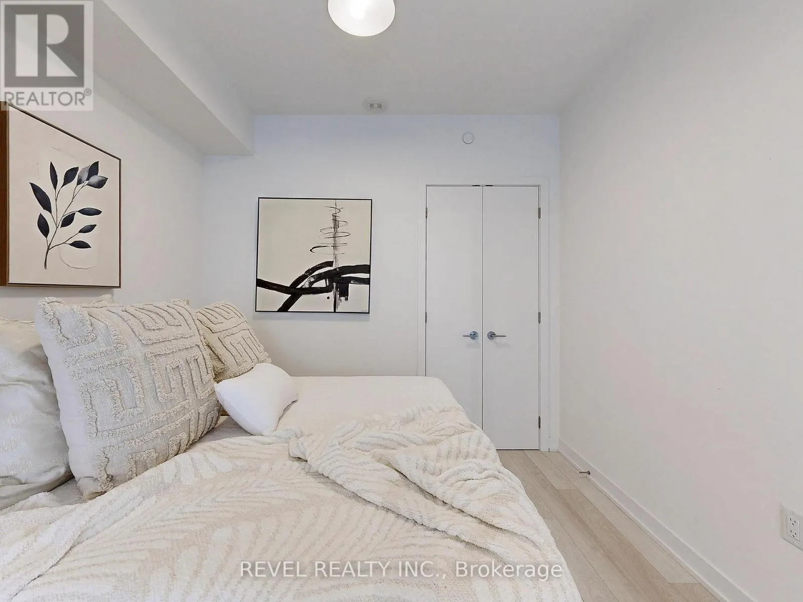 705 - 357 KING STREET W, #705