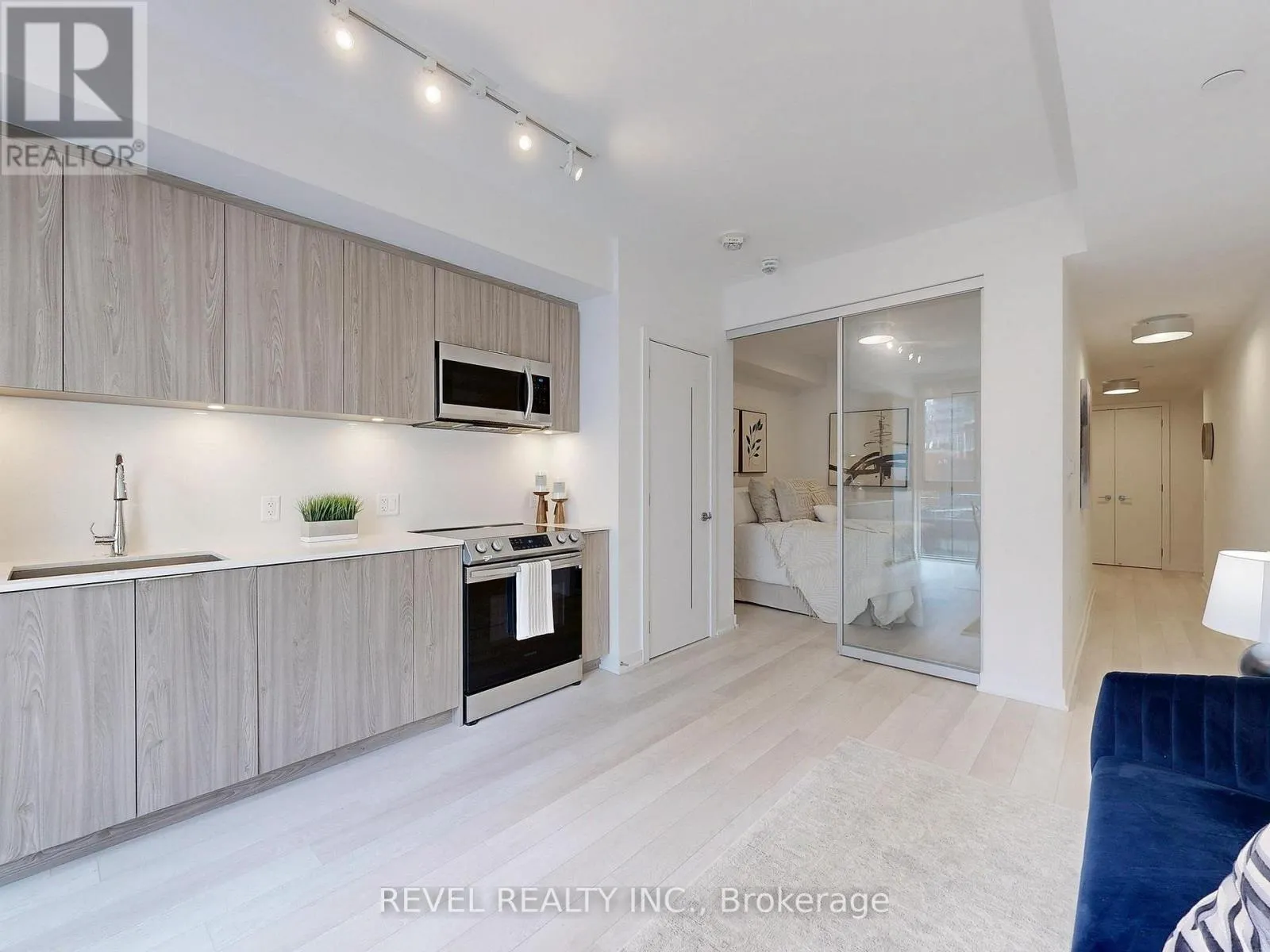 705 - 357 KING STREET W, #705