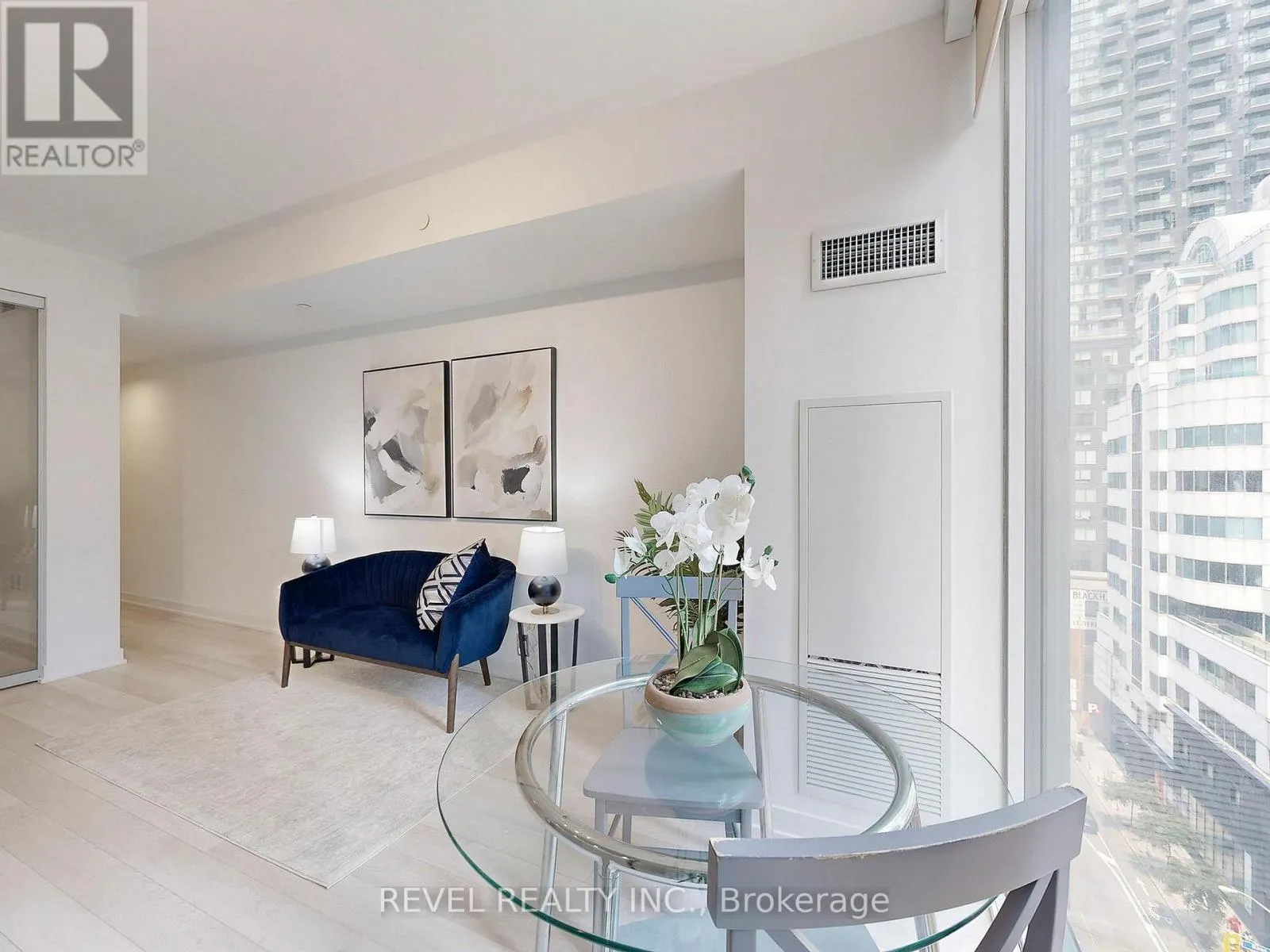 705 - 357 KING STREET W, #705