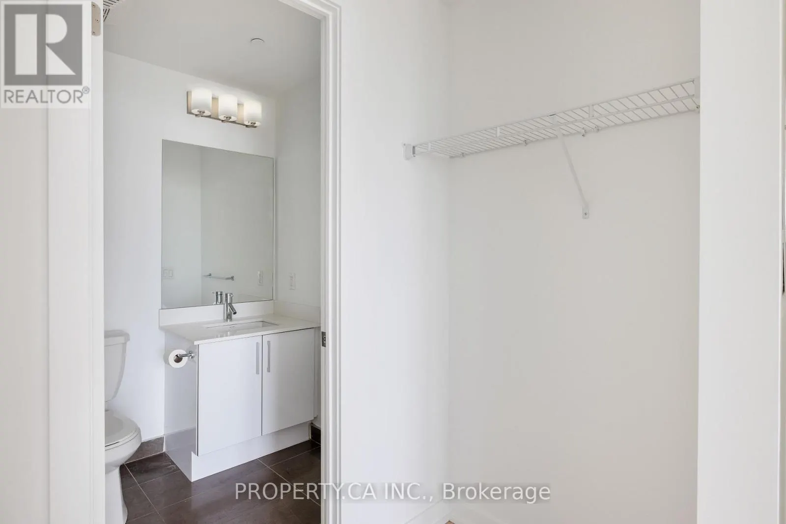 2112 - 20 BRUYERES MEWS