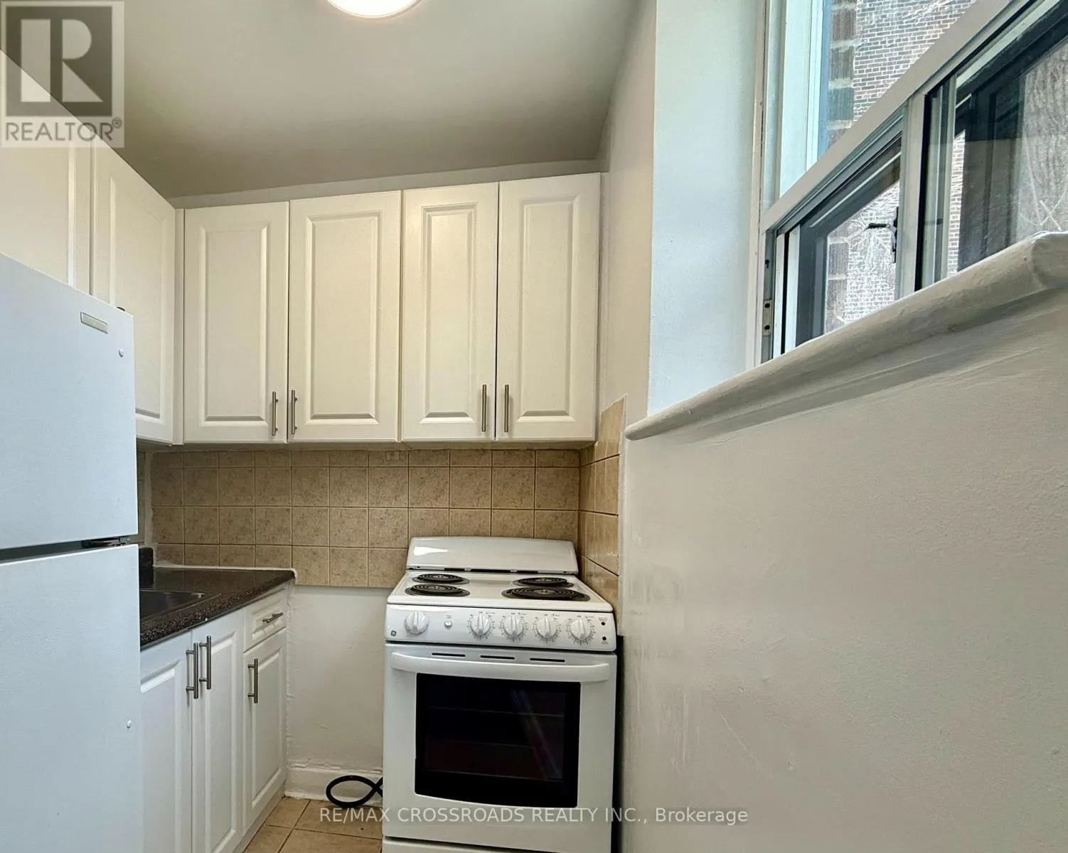 B4 - 2770 YONGE STREET