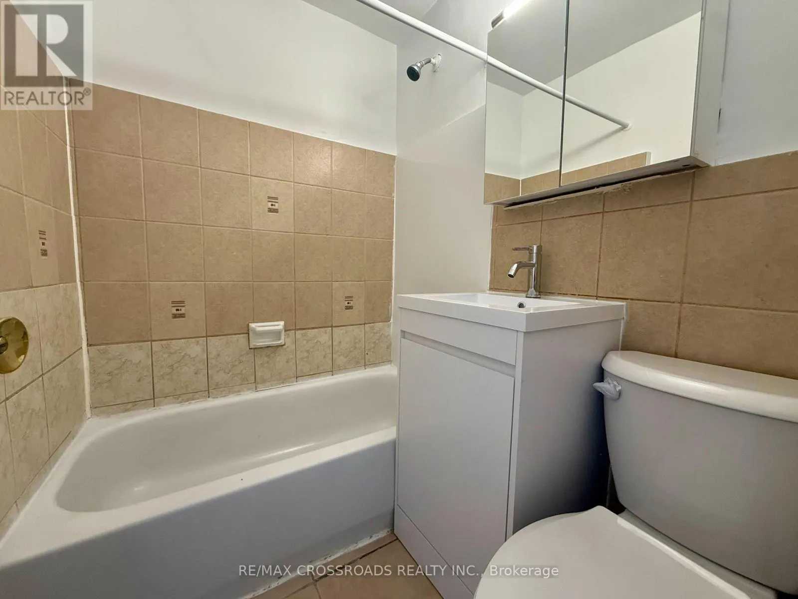 B4 - 2770 YONGE STREET