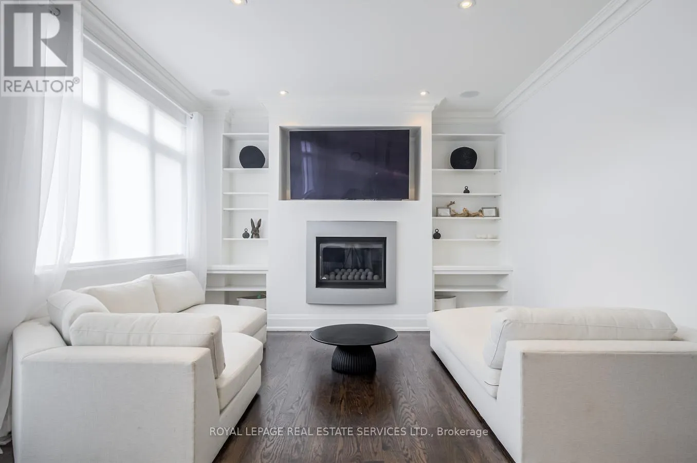 21A ROYCREST AVENUE