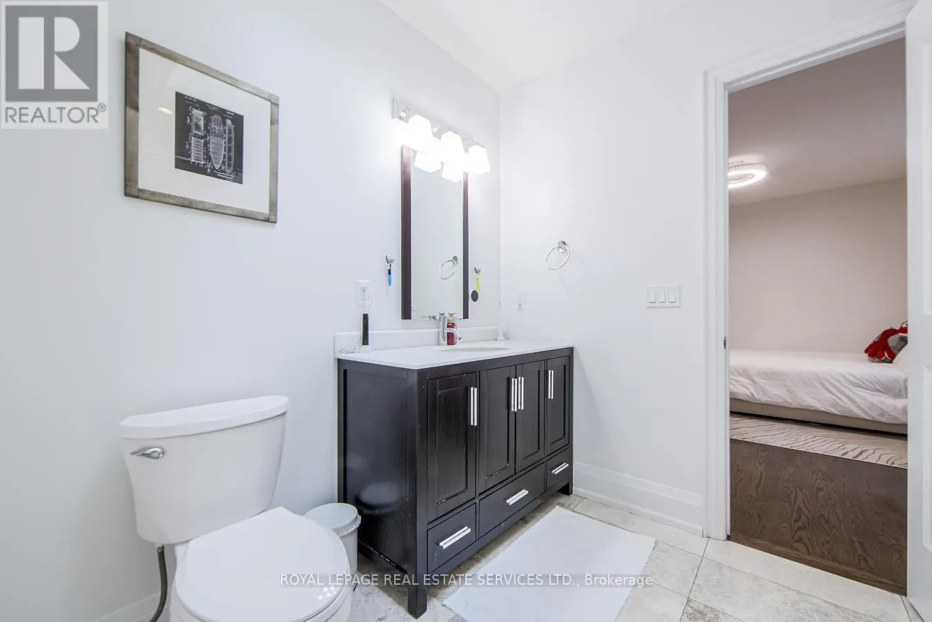 21A ROYCREST AVENUE