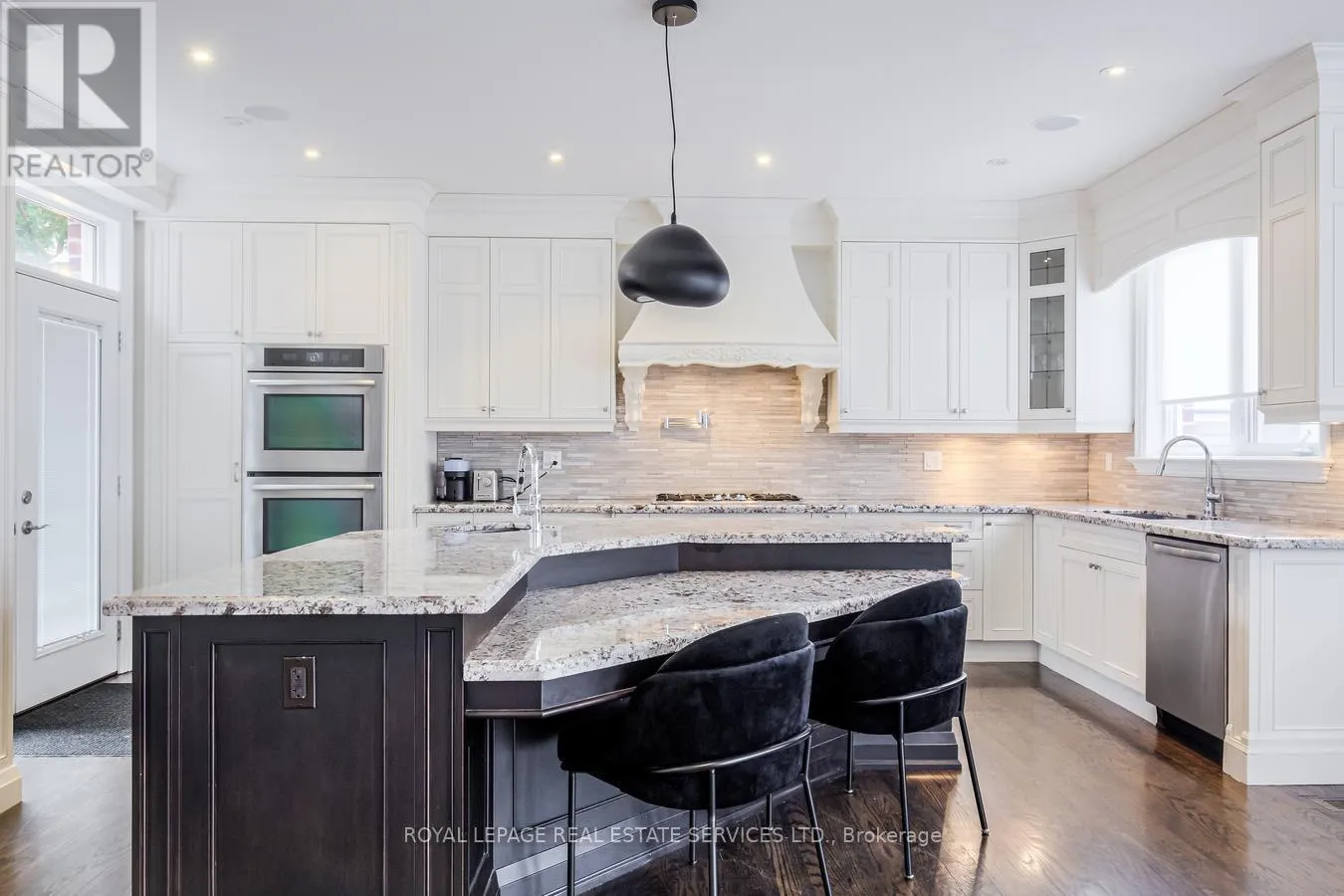 21A ROYCREST AVENUE