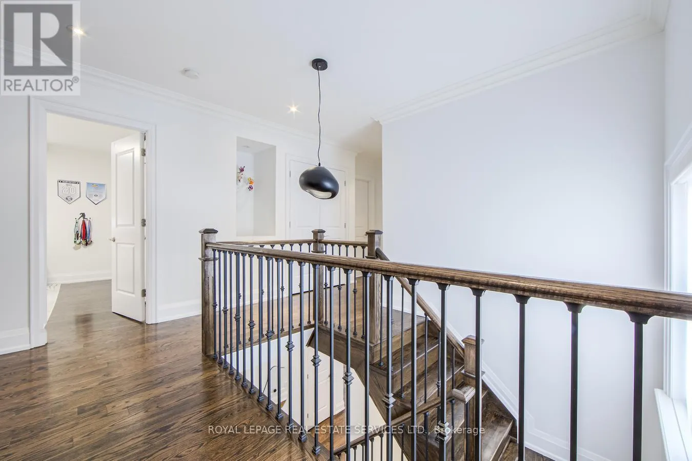 21A ROYCREST AVENUE