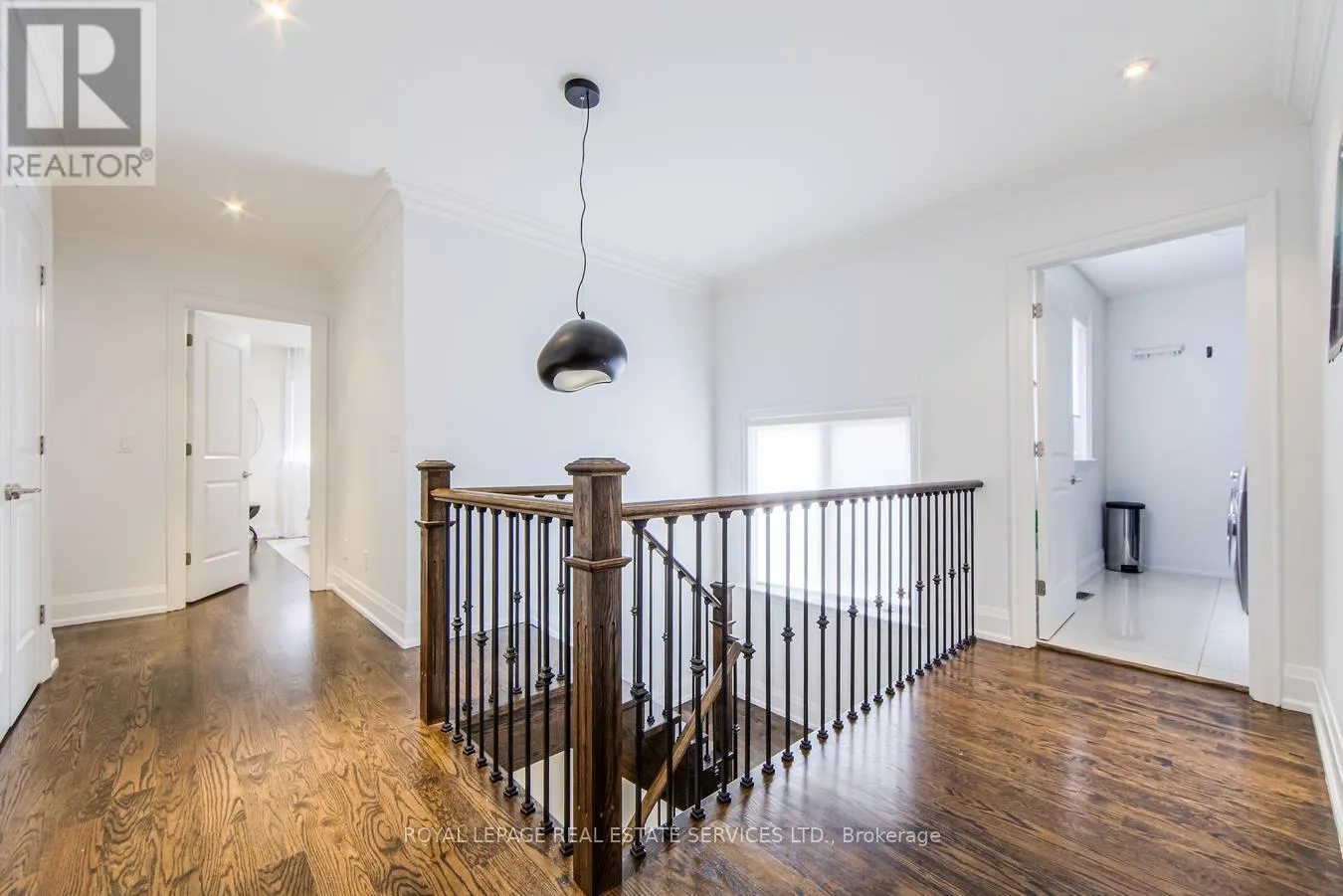 21A ROYCREST AVENUE