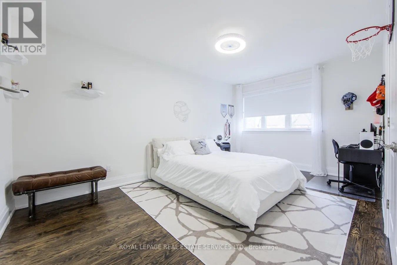 21A ROYCREST AVENUE