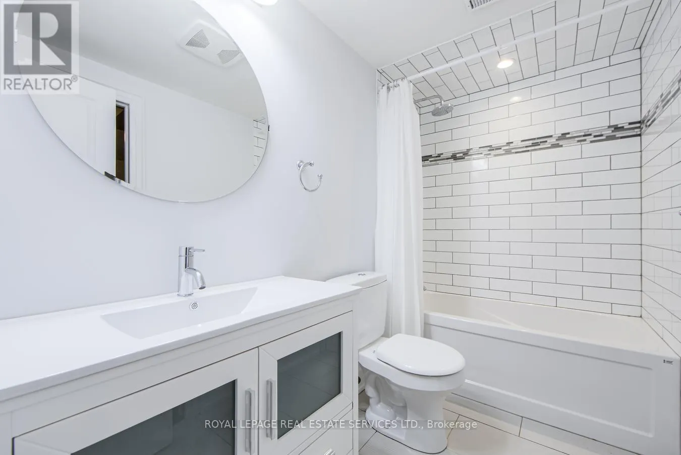 21A ROYCREST AVENUE