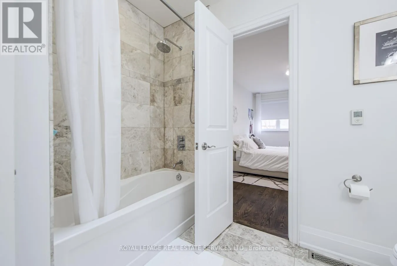 21A ROYCREST AVENUE