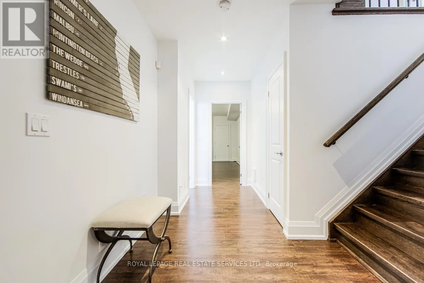 21A ROYCREST AVENUE