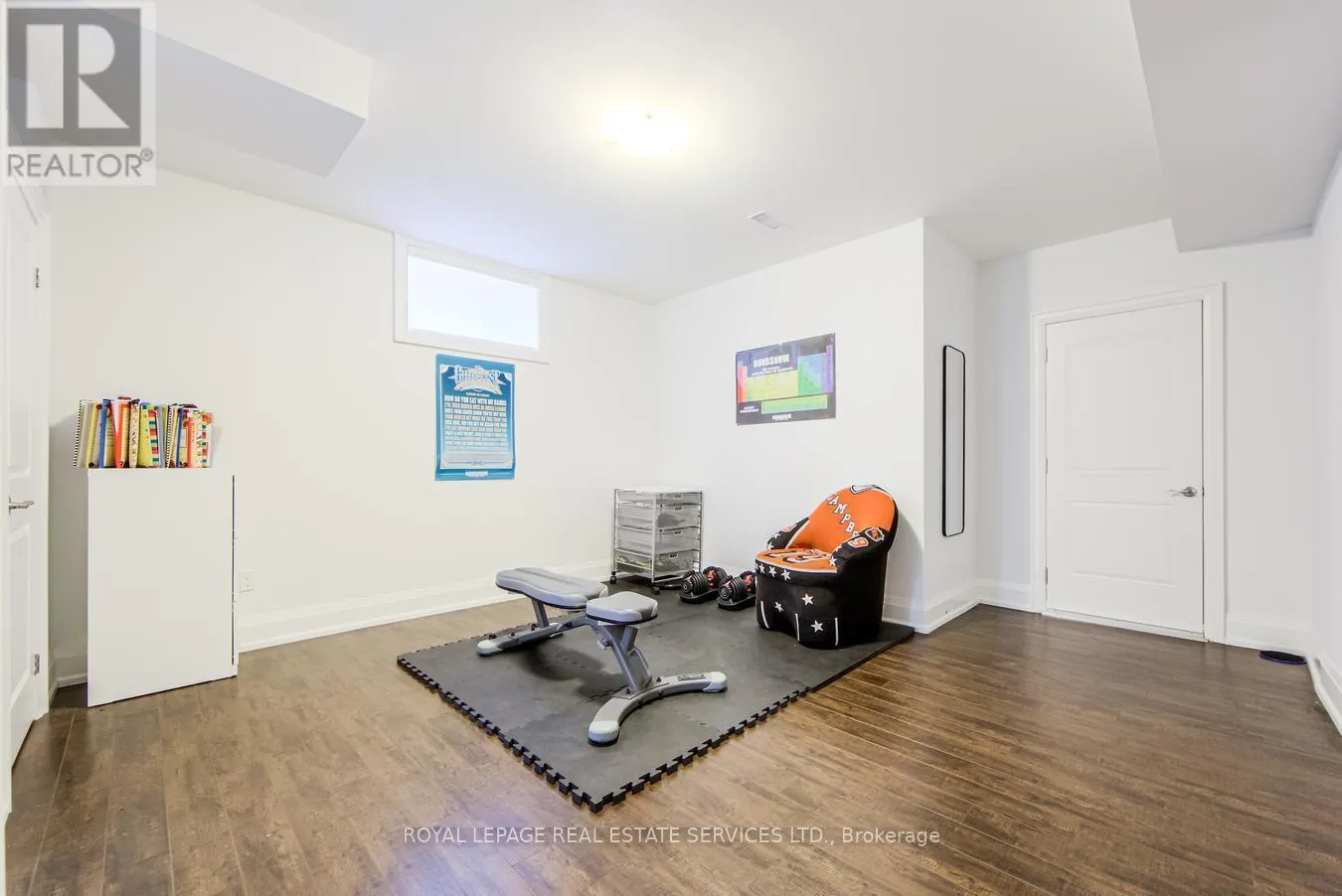 21A ROYCREST AVENUE