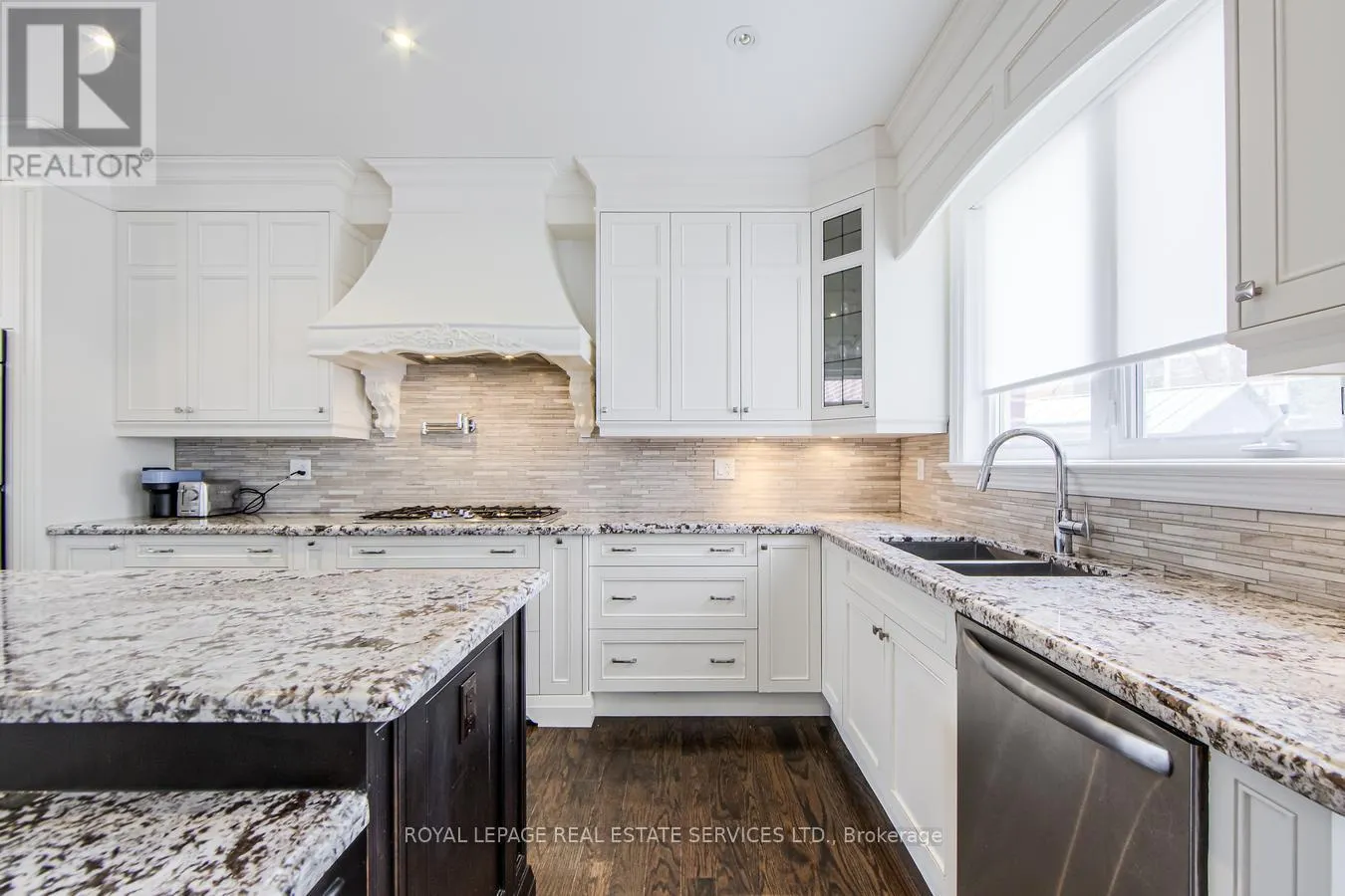 21A ROYCREST AVENUE