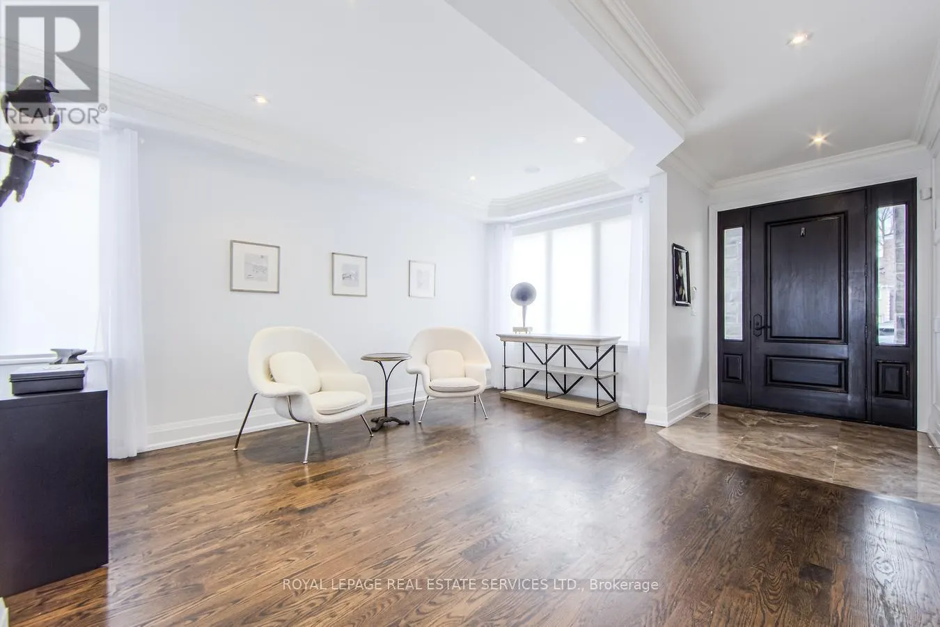 21A ROYCREST AVENUE