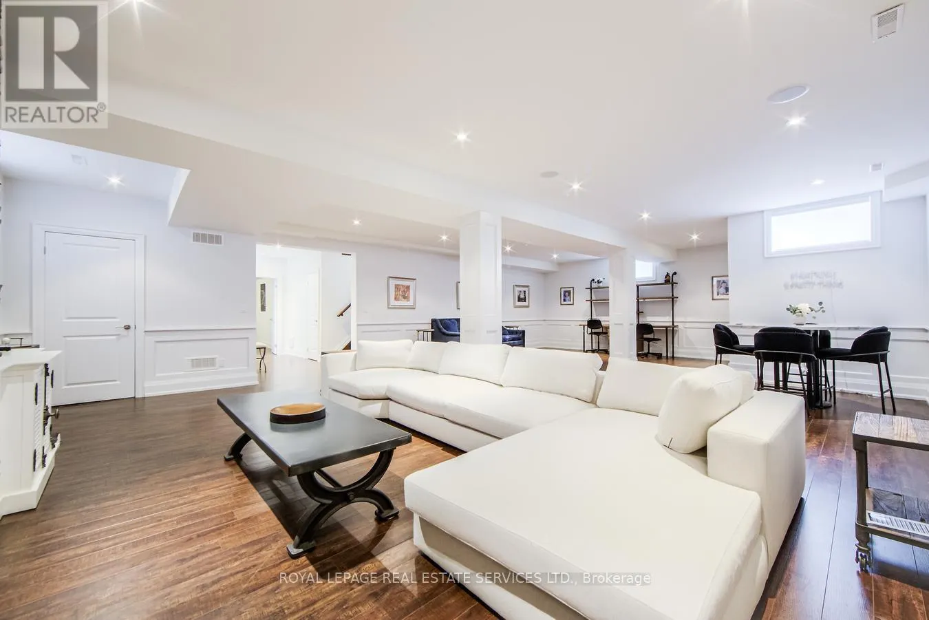 21A ROYCREST AVENUE