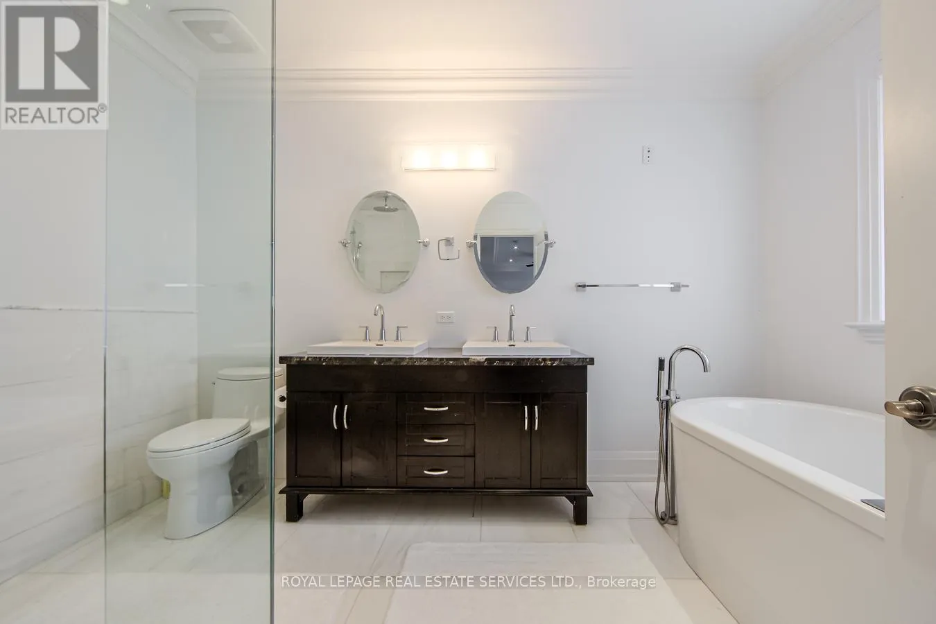 21A ROYCREST AVENUE