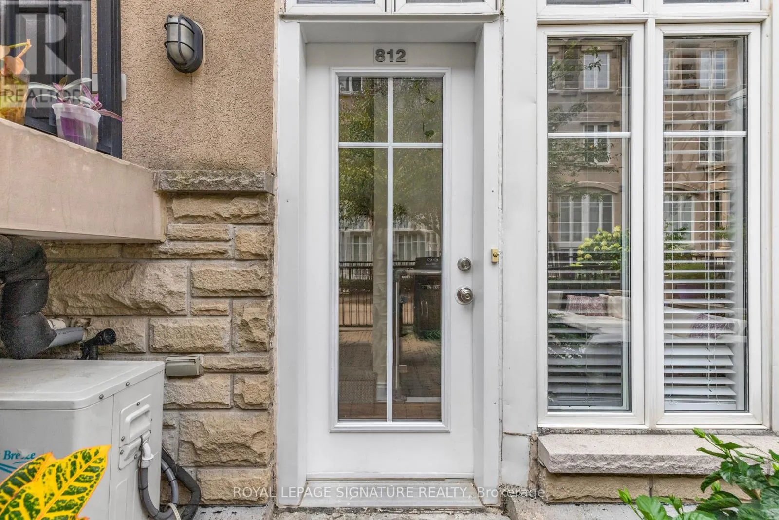 812 - 46 WESTERN BATTERY ROAD