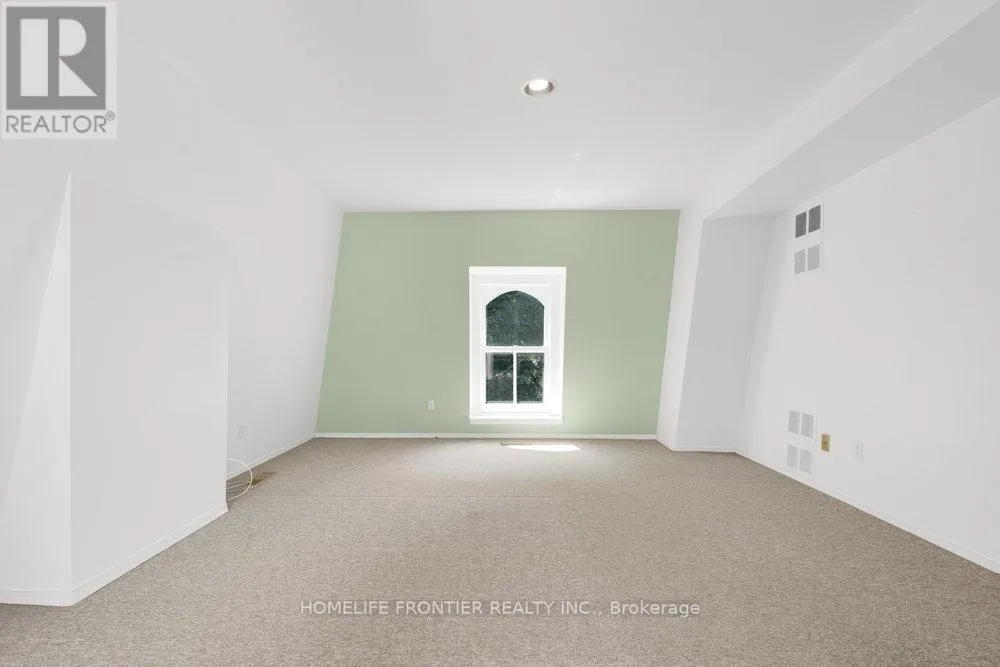 APT 3 - 17 TEDDINGTON PARK AVENUE W