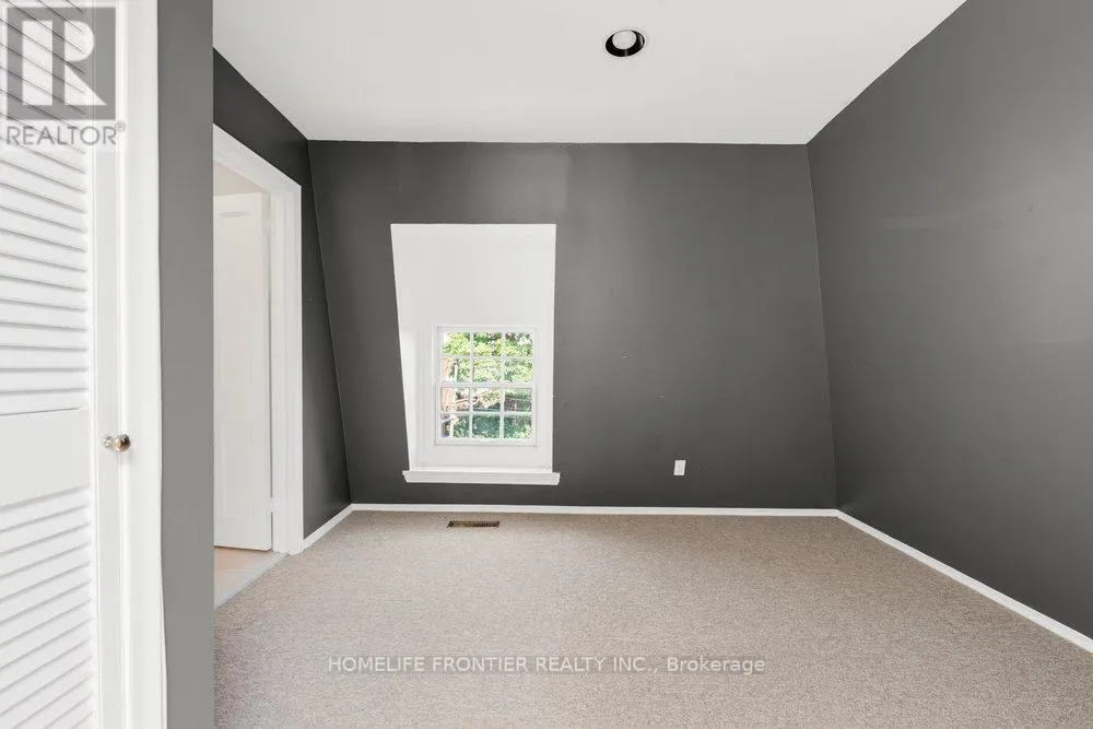 APT 3 - 17 TEDDINGTON PARK AVENUE W