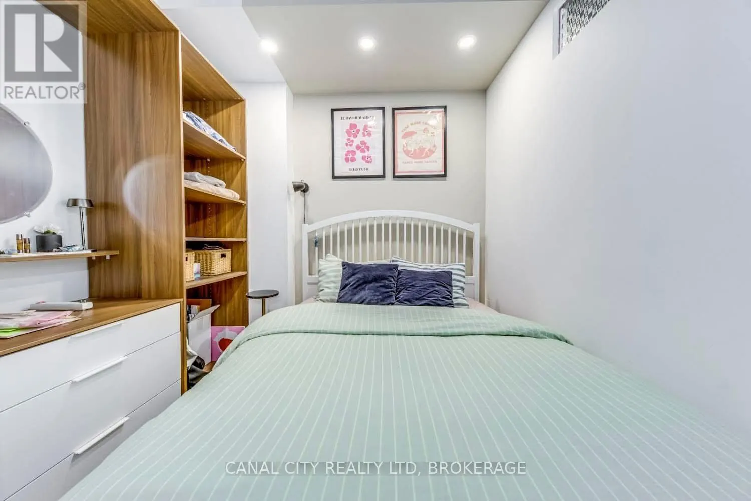 201 - 36 CHARLOTTE STREET, #201
