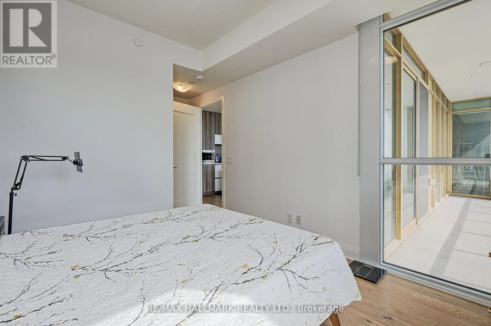 601 - 151 AVENUE ROAD